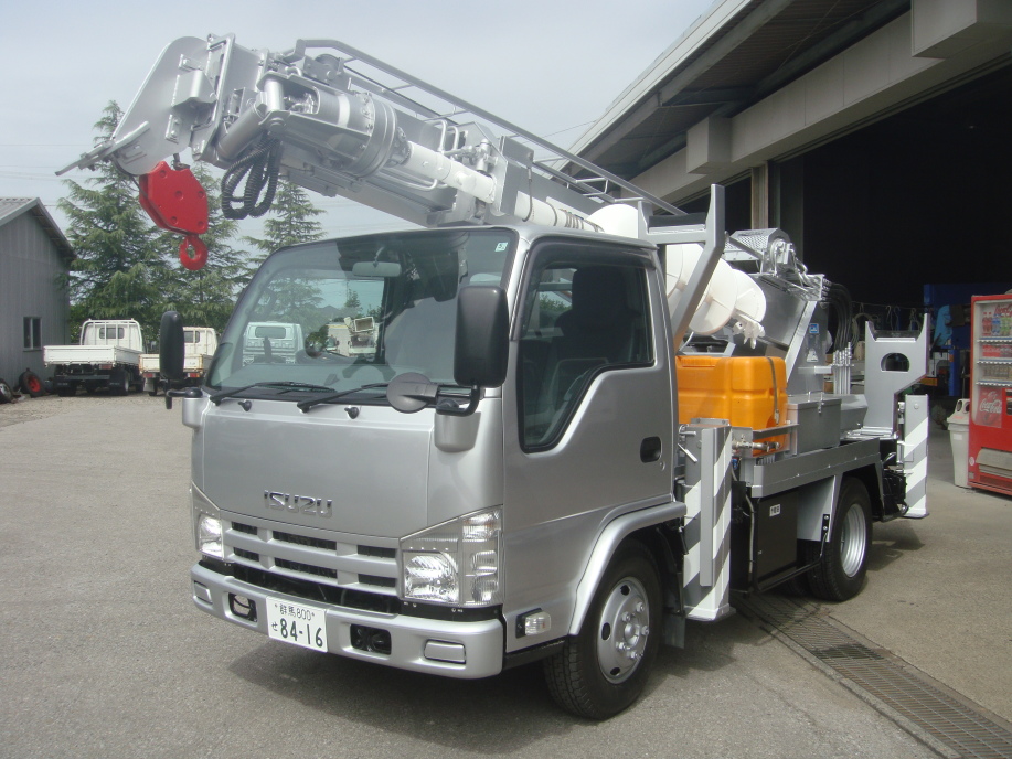 穴堀建柱車